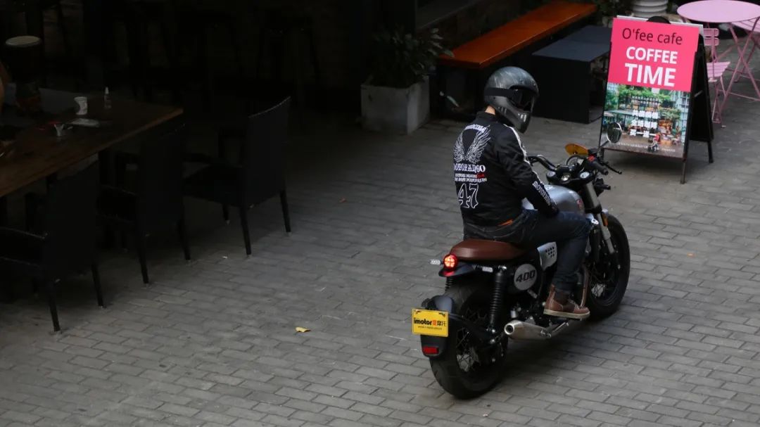 中量级双缸复古赛科龙re3试驾,宗申赛科龙re3双缸400复古摩托