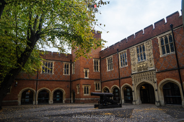 伊顿公学和霍格沃茨哪个好,英国贵族伊顿公学