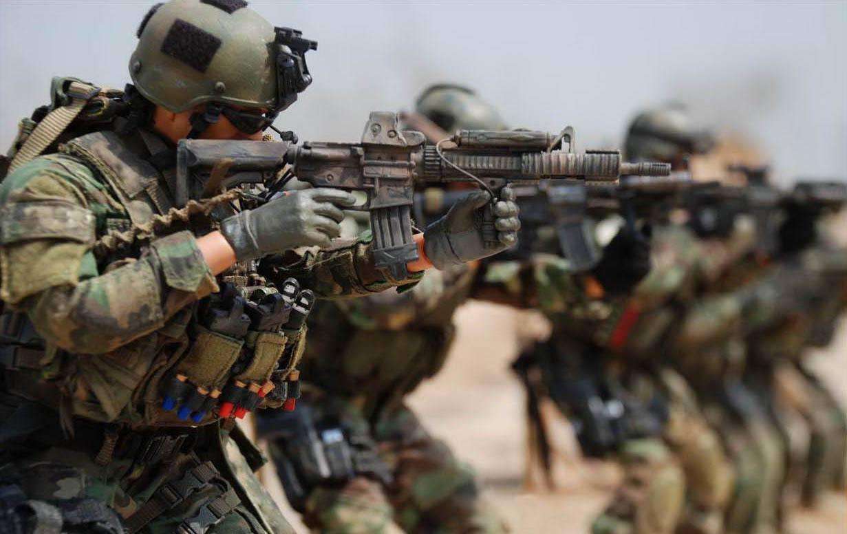 看看特种部队的“魔鬼周”：接力传*药炸**，开枪射队友，真不怕死呀