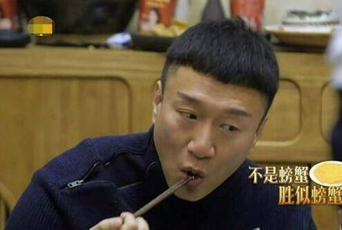 黄磊同款赛螃蟹吃法,孙红雷撒娇让黄磊给他做的赛螃蟹