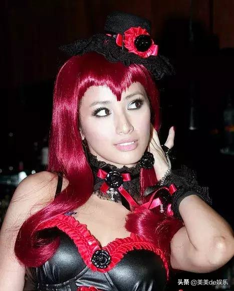 写真照少儿不宜，泄露机密差点被封杀，被骂躲到鞋柜里哭