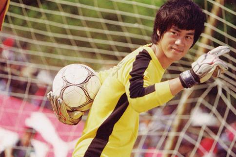 谢贤周星驰少林足球,周星驰拍少林足球招观众