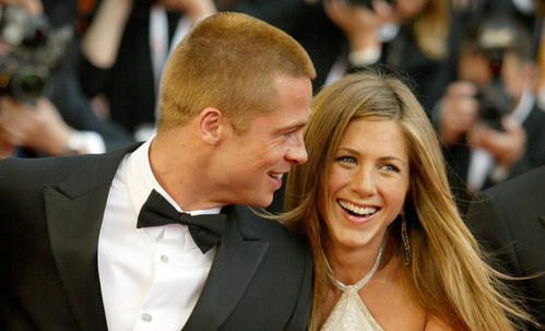 美国甜心魅力依旧！让皮特念念不忘的安妮斯顿当选最会赚钱女演员