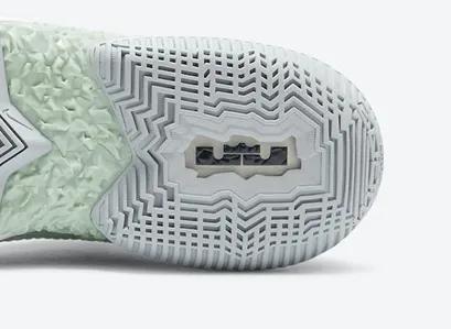 砍掉前掌Zoom？使节13减配，你接受吗？