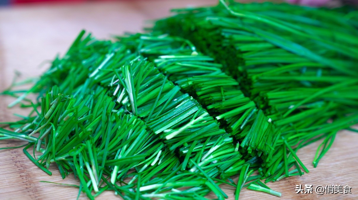 韭菜煎鸡蛋和韭菜炒鸡蛋哪个好吃,韭菜炒鸡蛋怎么让韭菜粘上鸡蛋液