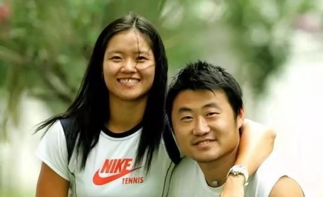 网球名将李娜为何情定姜山,李娜性格直率