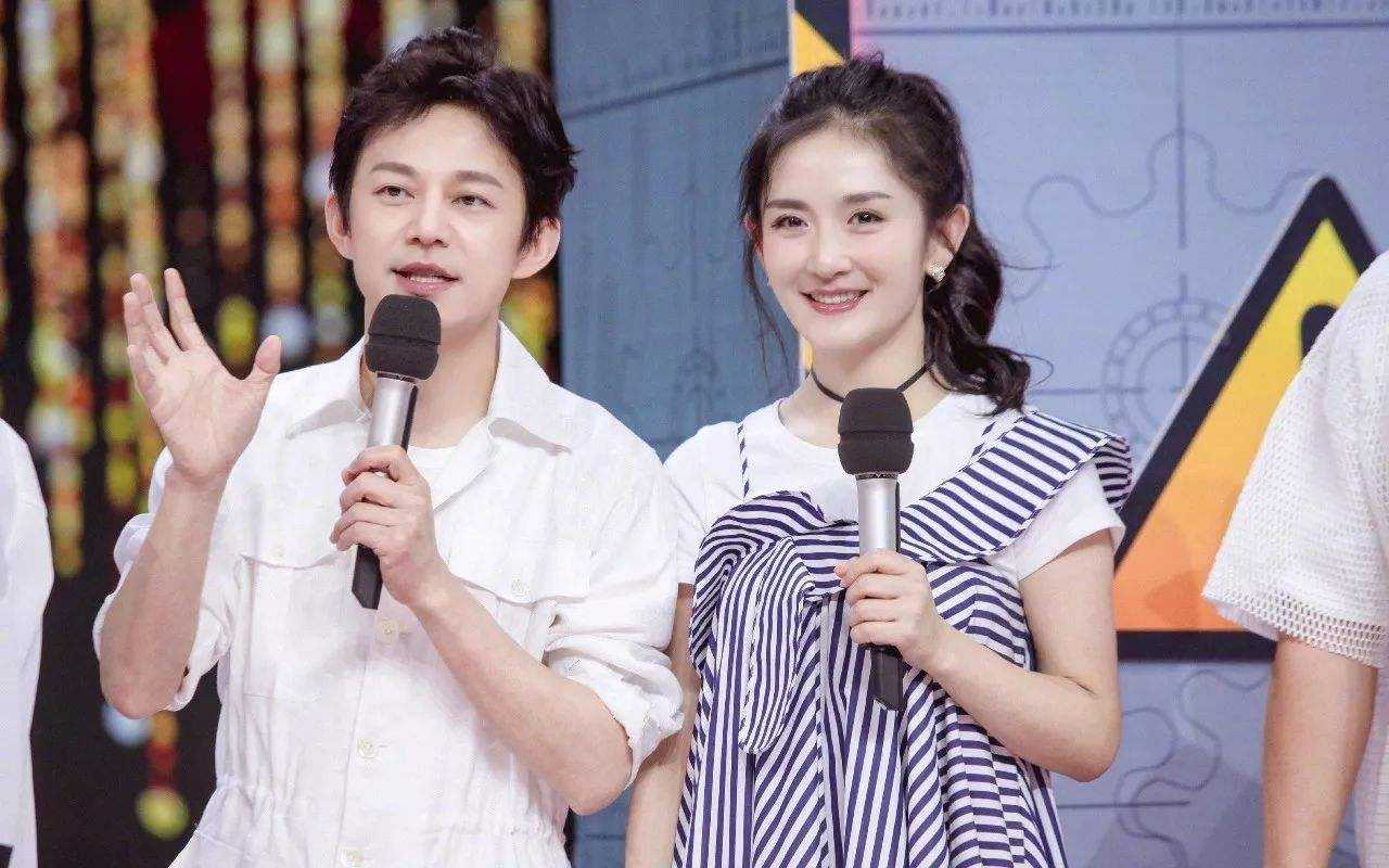 谢娜秀马甲线怀二胎,谢娜挺孕肚的照片