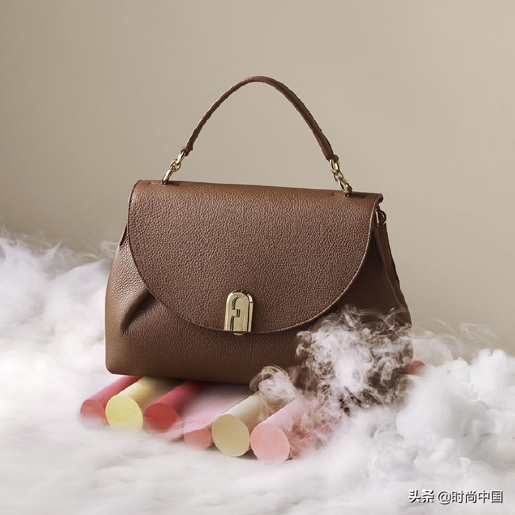 母亲节快乐送个包包给妈妈,母亲节送妈妈什么包包100左右