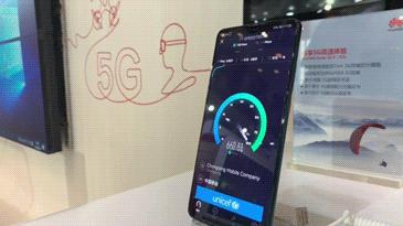 智博会第一天！华为这些黑科技吸引了大批人从众𠈌