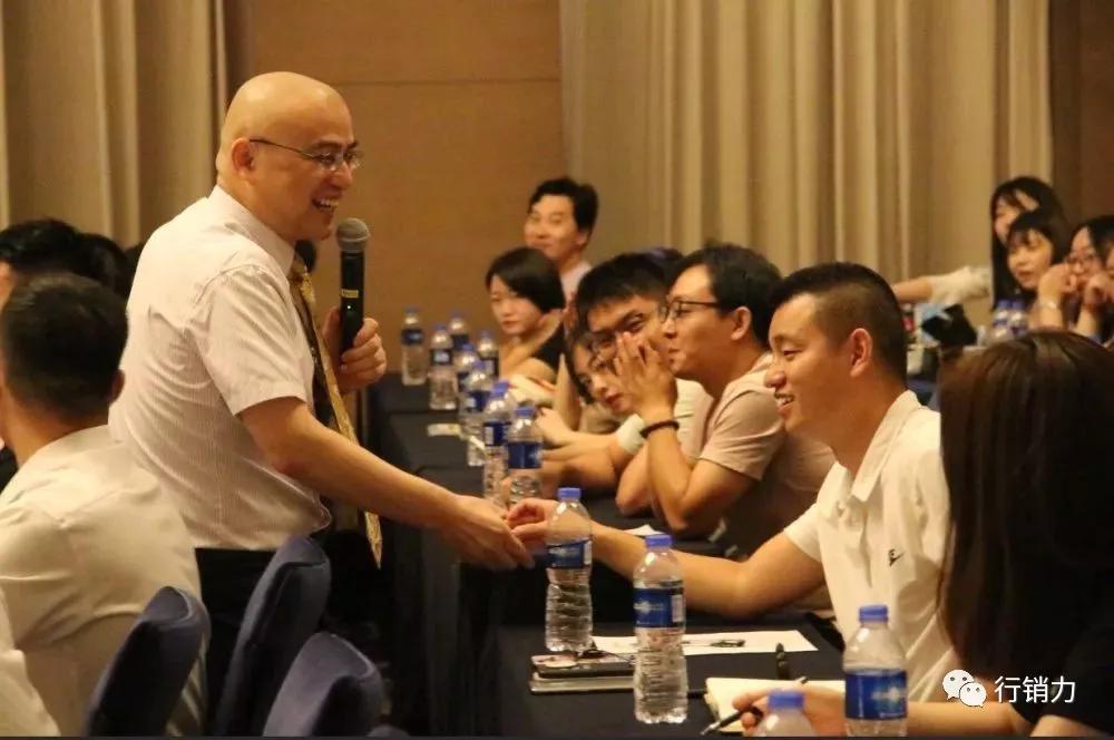 成交话术与技巧讲师,与客户成交技巧和话术