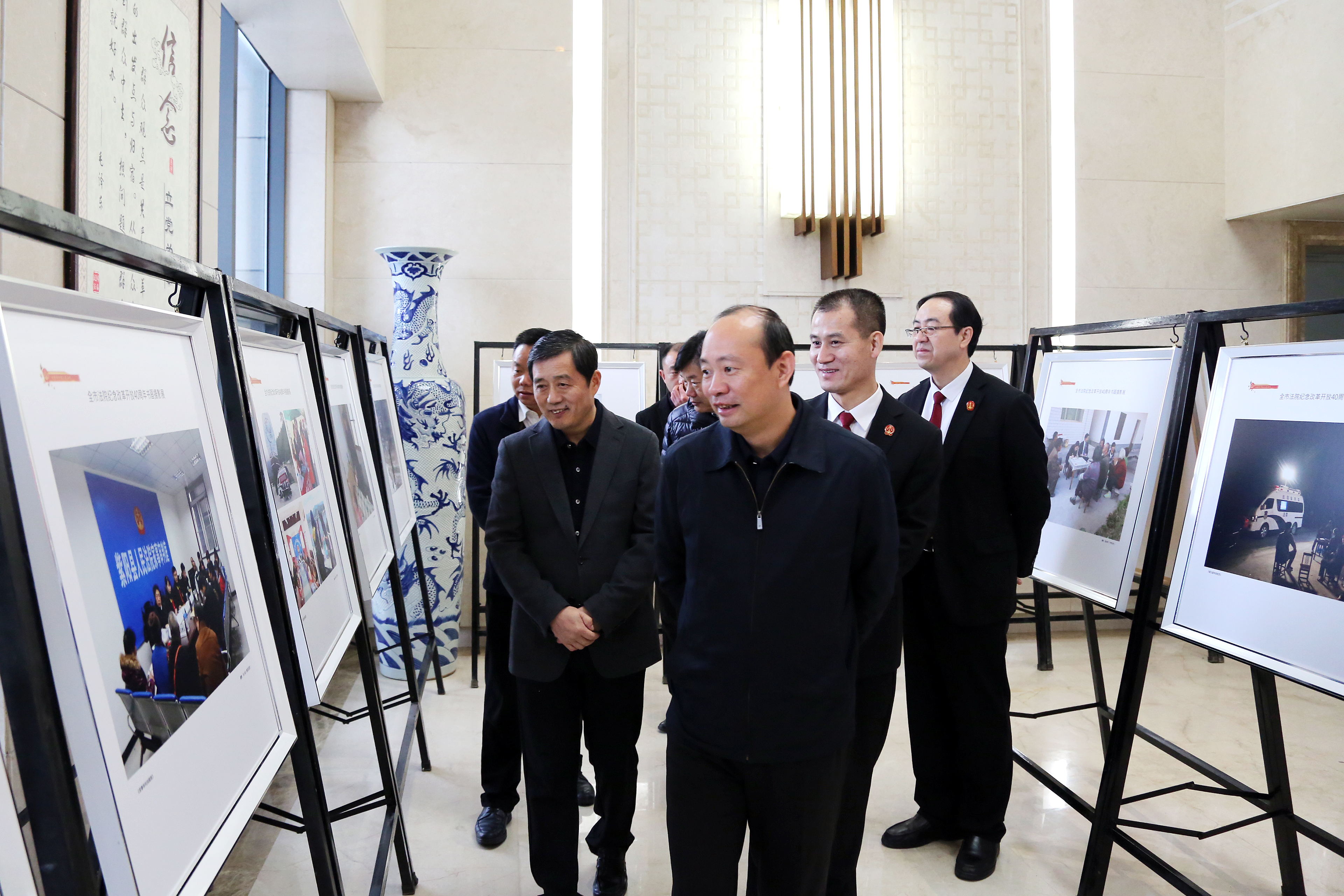 安康中院隆重举办“纪念改革开放40周年”书画摄影展