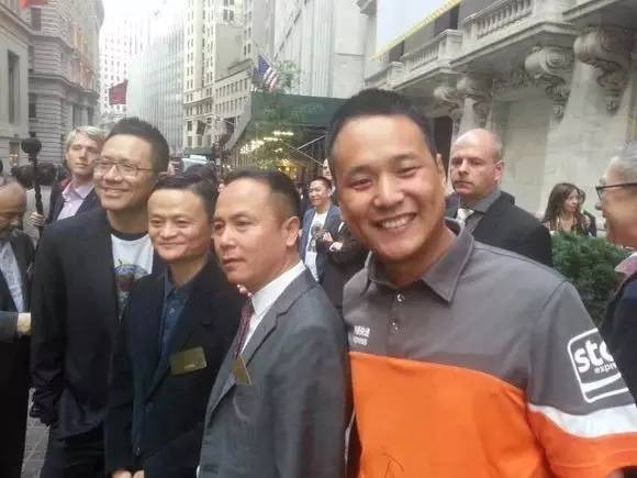 窦立国开着奔驰送快递的逆袭人生,窦立国开什么奔驰