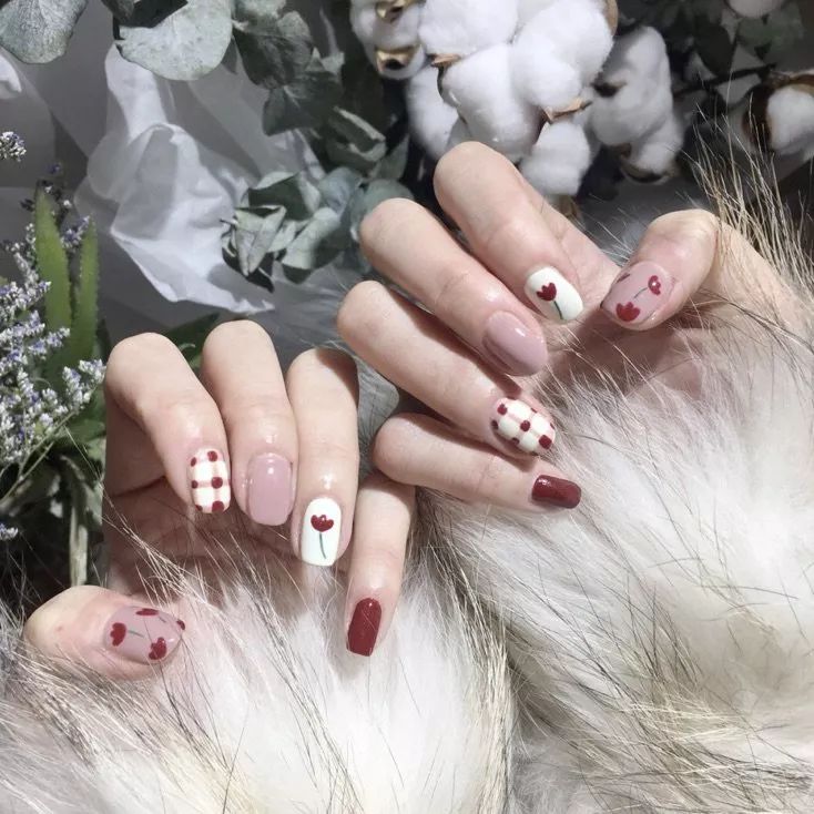 美甲什么颜色显得花哨好看,40款干净不花哨的美甲谁做都好看