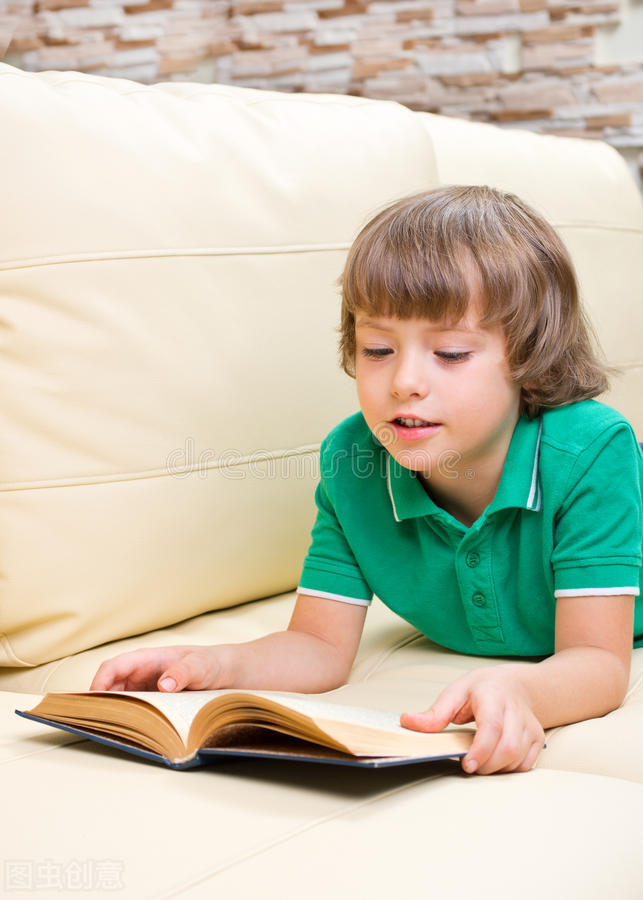 8岁孩子爱看漫画书怎么办,小孩只喜欢看漫画书