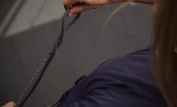 攀岩可以自动解开的绳子打结方法,攀岩怎么样打结可以来回收缩