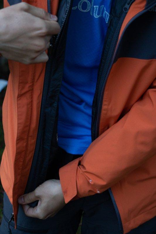 哥伦比亚冲锋衣测评可以上雪山吗,哥伦比亚冲锋衣绿色拼接