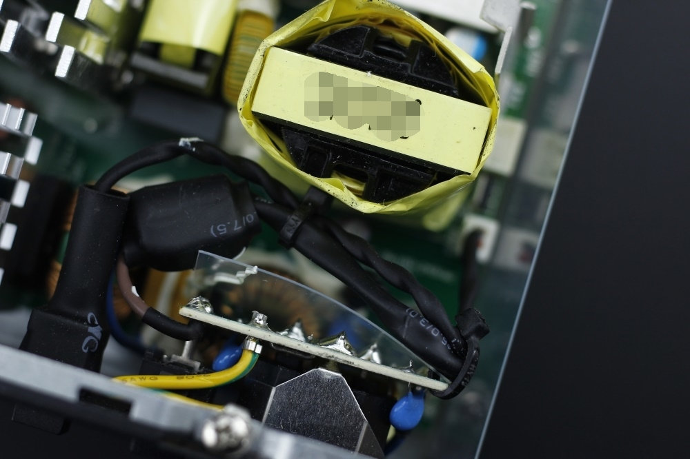 安钛克hcg750电源拆解,安钛克750w半模组电源测评