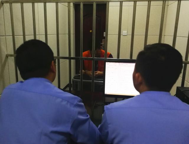 警方当场抓获网络诈骗赌博团伙,十八里河警方网络赌博诈骗案