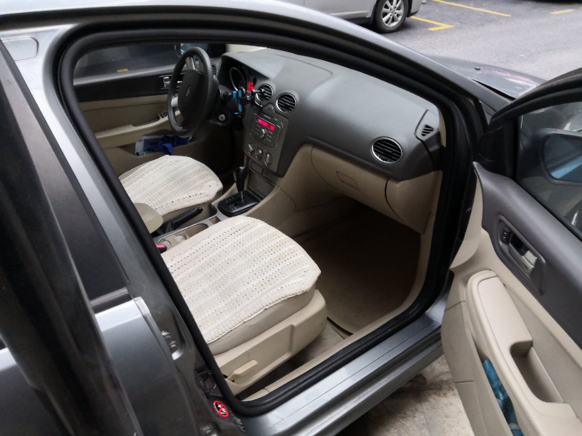 经典福克斯两厢自动1.8,经典福克斯2.0手动两厢