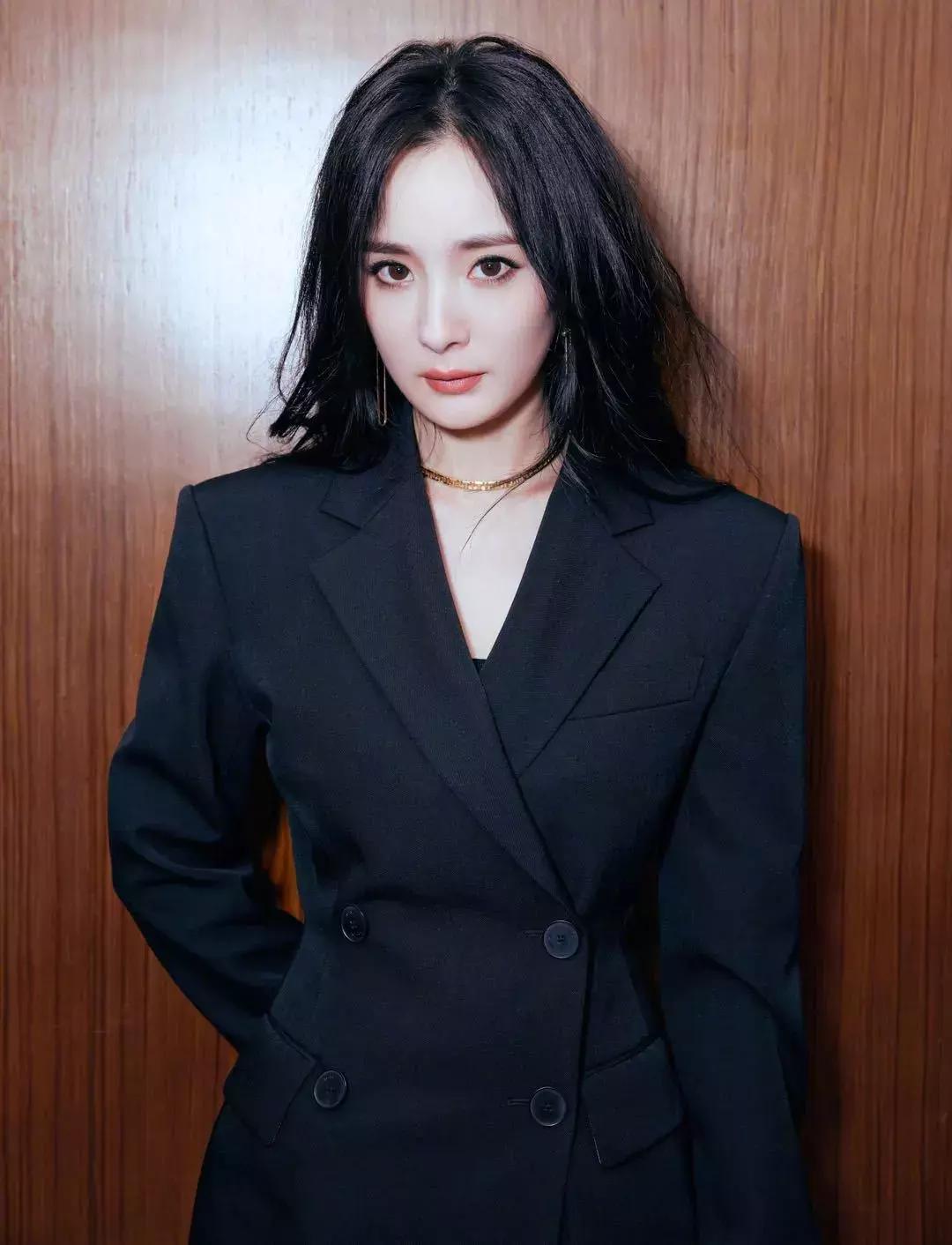 黑化后的女星杨幂,离婚黑化