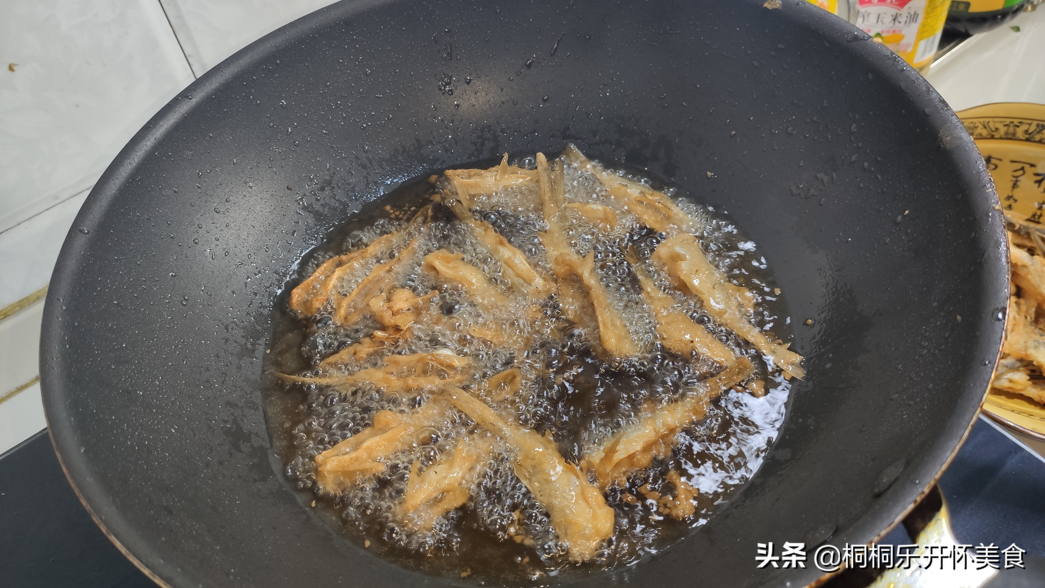 商家油炸小白条鱼的做法,非油炸小白条的正宗做法
