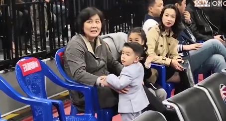 辽宁辽篮杨鸣退役,辽宁男篮杨鸣退役