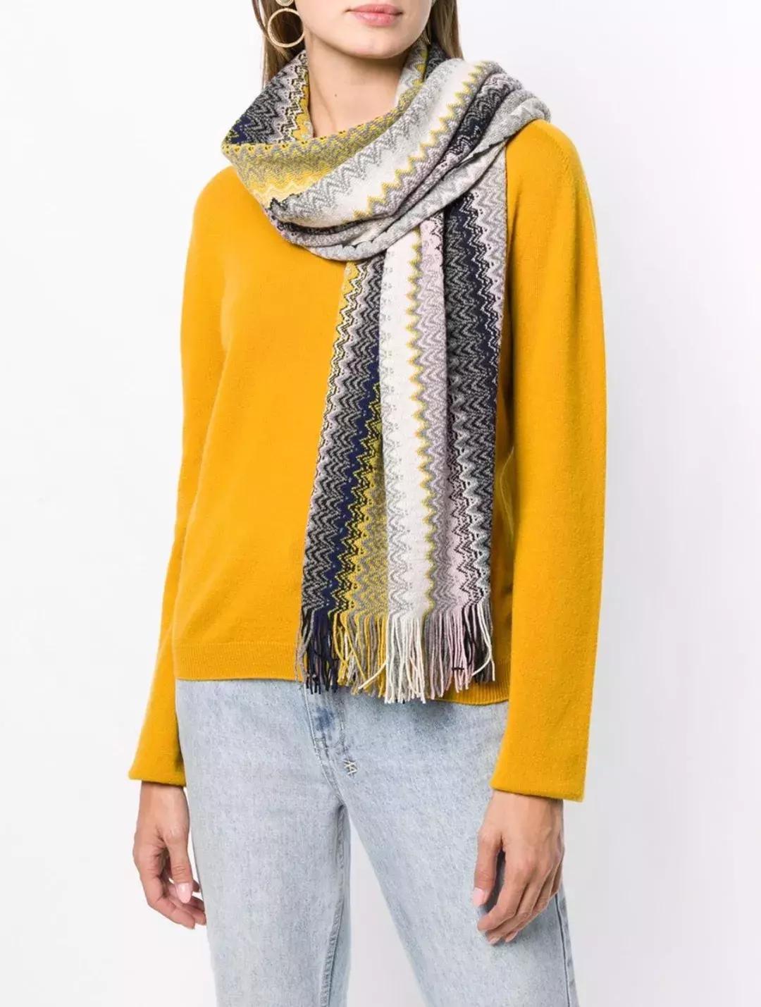 想要冬天穿出高级感,冬天围巾这样系简单又时尚好喜欢