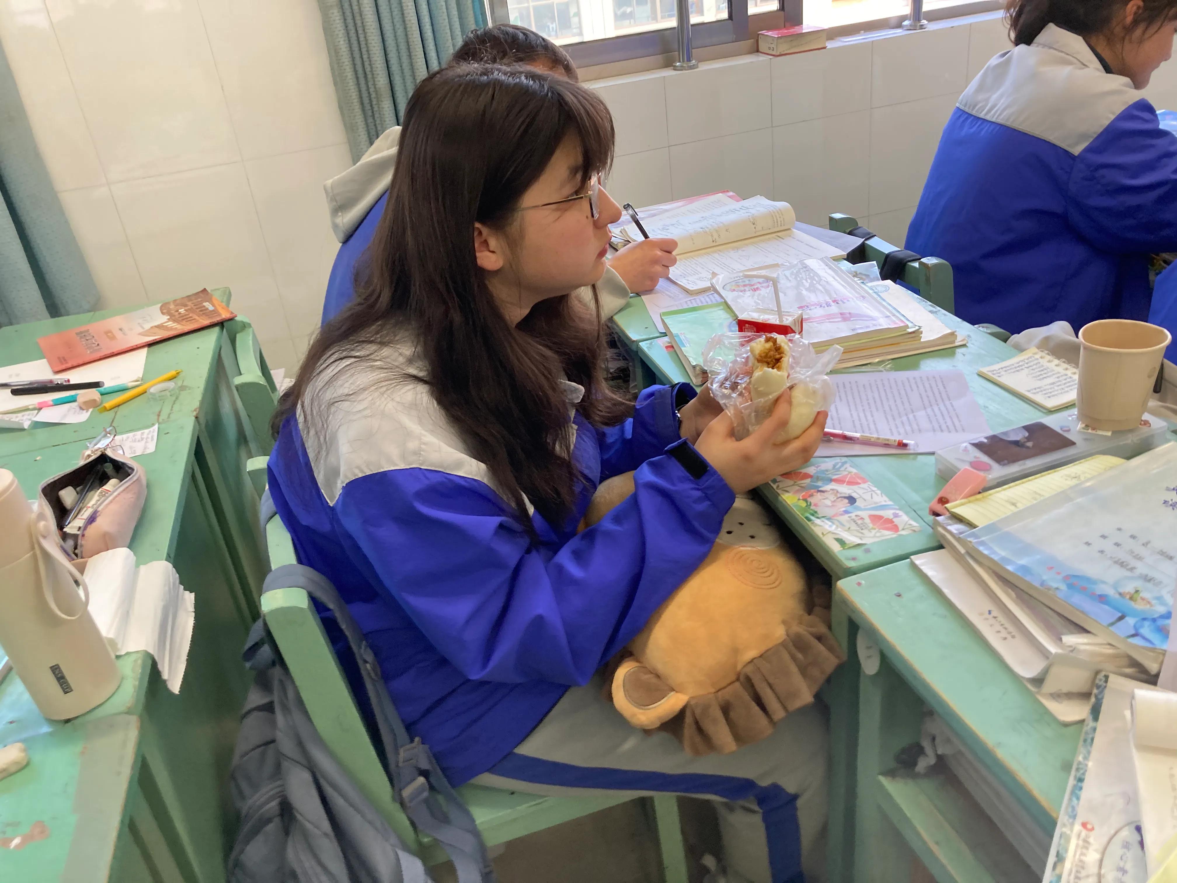 No.240（2021-04-15）听课学习取长补短学生就医牙龈发炎