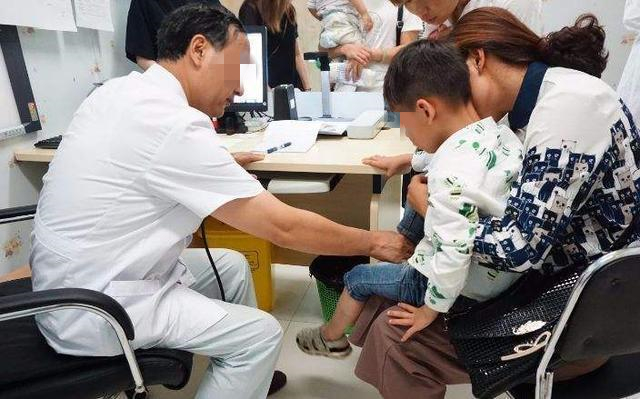 3岁孩子腿部畸形怎么办 (三岁宝宝腿部畸形看什么科)