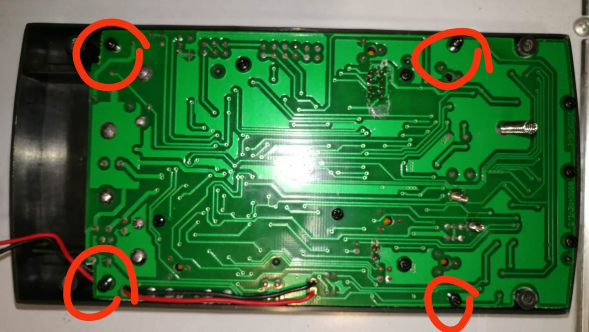 胜利VC890C+数字万用表显示屏发黑的应急维修