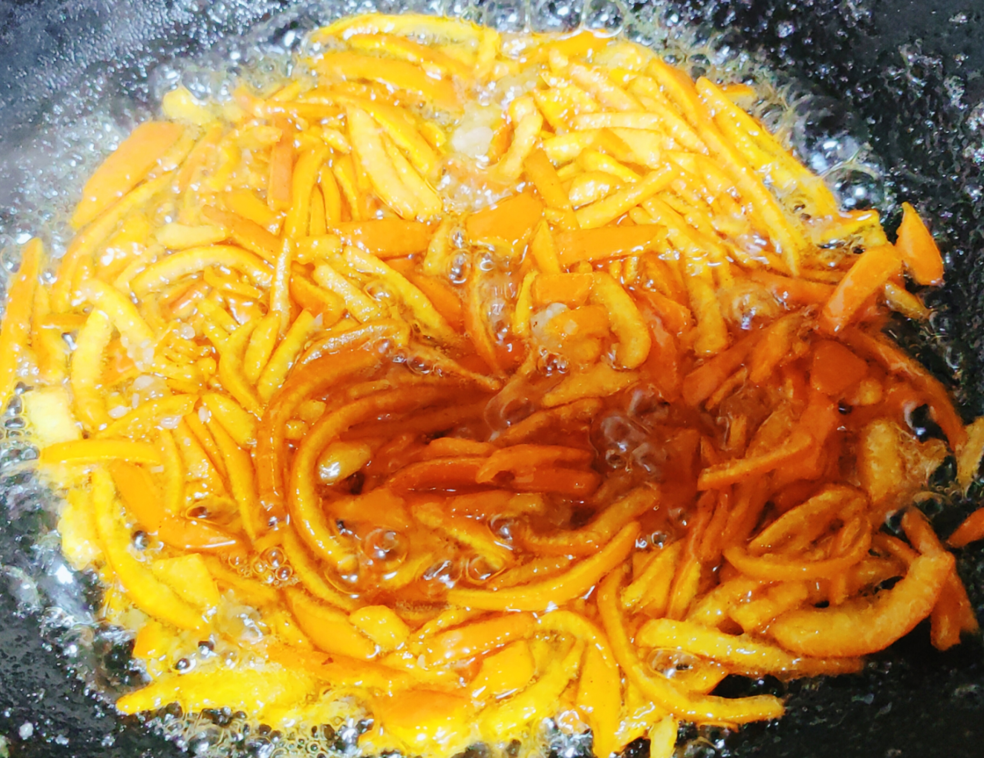 橘子好吃，橘子皮更不可辜负；橘子皮糖，回忆里妈妈的味道