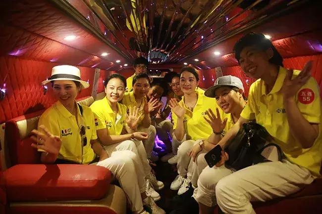 巨邦快乐集结号丨看见了，其中一艘游艇上，是我们的船长大舅哥