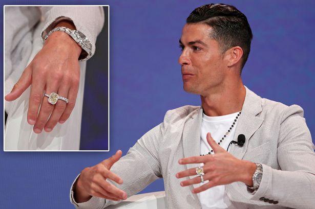 c罗的东西值多少钱,c罗招牌动作纪念品