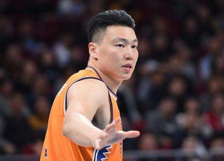 李根提前被球队解约,杨毅评价李根视频