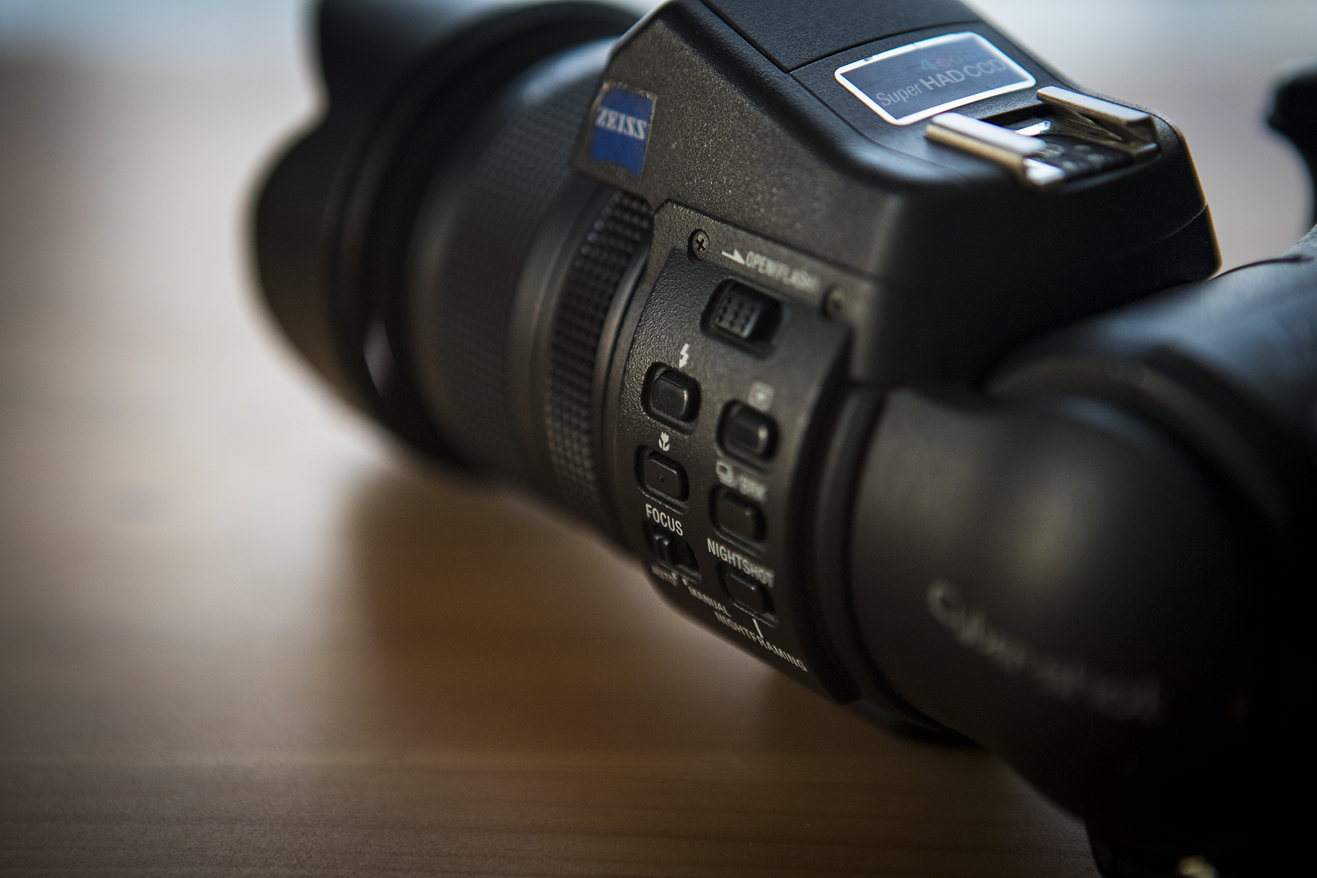 最好的数码相机是哪一款,16年的数码相机现在过时么