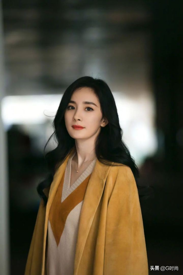 慵懒风外穿v领毛衣搭高领打底,冬季毛衣宽松慵懒风v领内穿