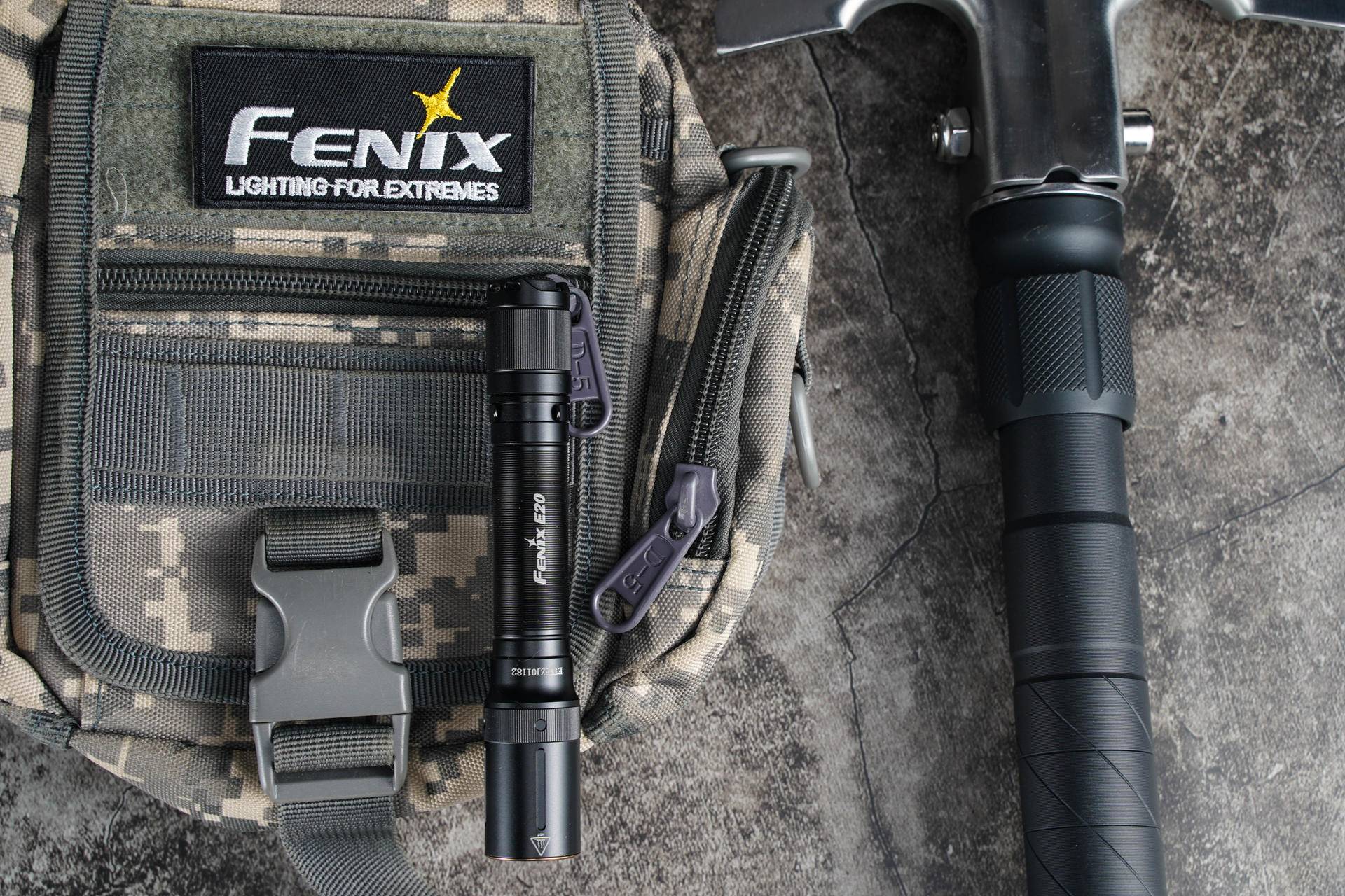 小巧便携，亮度高！体验菲尼克斯E20V2.0便携手电