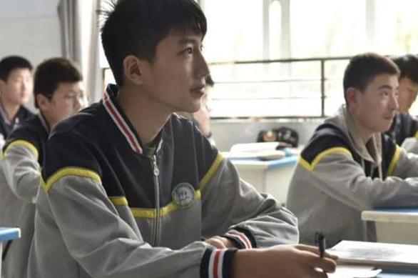 初中生的身高表出炉你达标了吗,初一身高最少要多少厘米才是标准