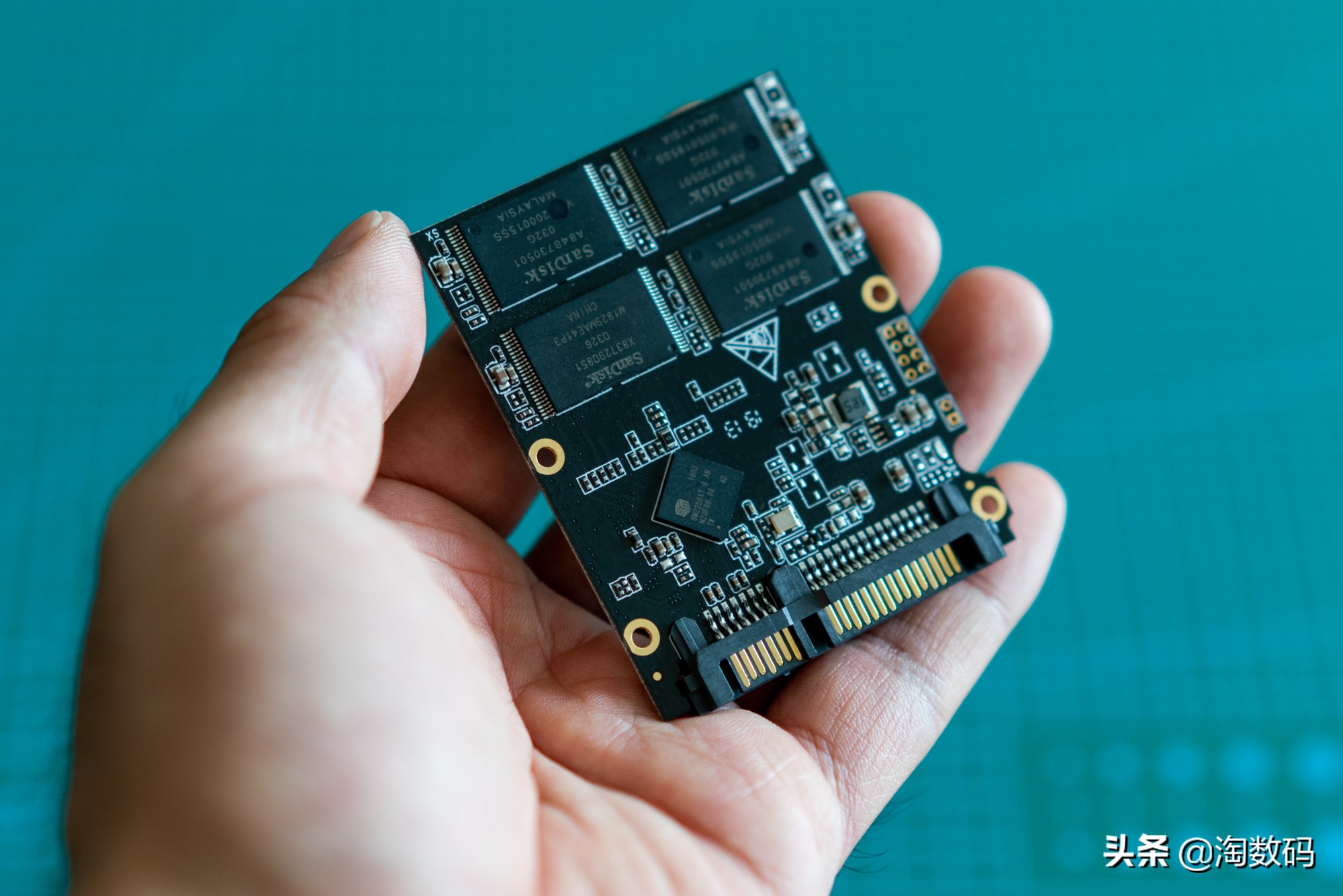 人穷就要逛闲鱼：￥79元包邮近全新240GB极匠三年保固态硬盘拆测