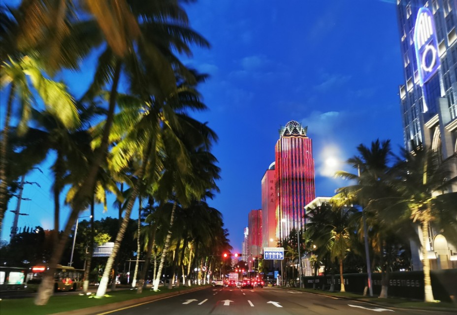 报复一个人最简单的方式，就是把他捧到德不配位的境界。