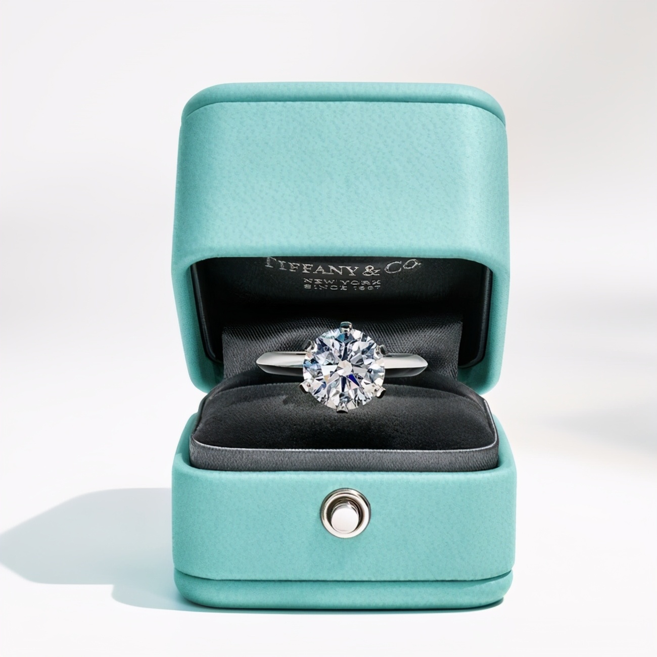 5万元买表还是买钻戒好 (5万能买什么成色的钻戒)