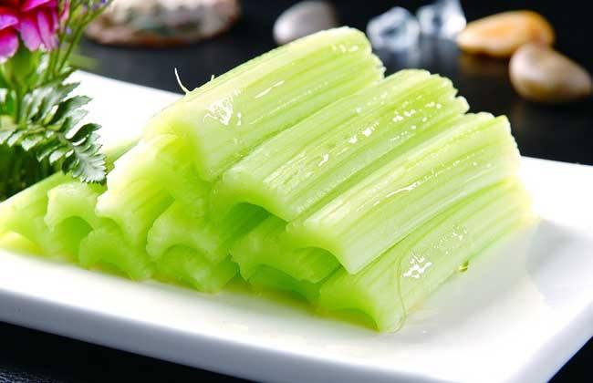 辣椒炒牛肉牛肉先焯水还是先切,青椒炒牛肉的家常做法要不要焯水