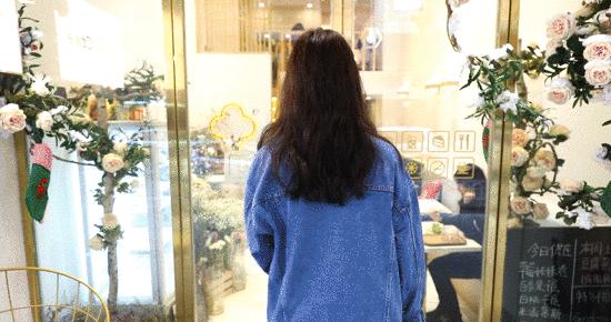 体育西这间甜品店，一屋子都是鲜花，还没有正式菜单……