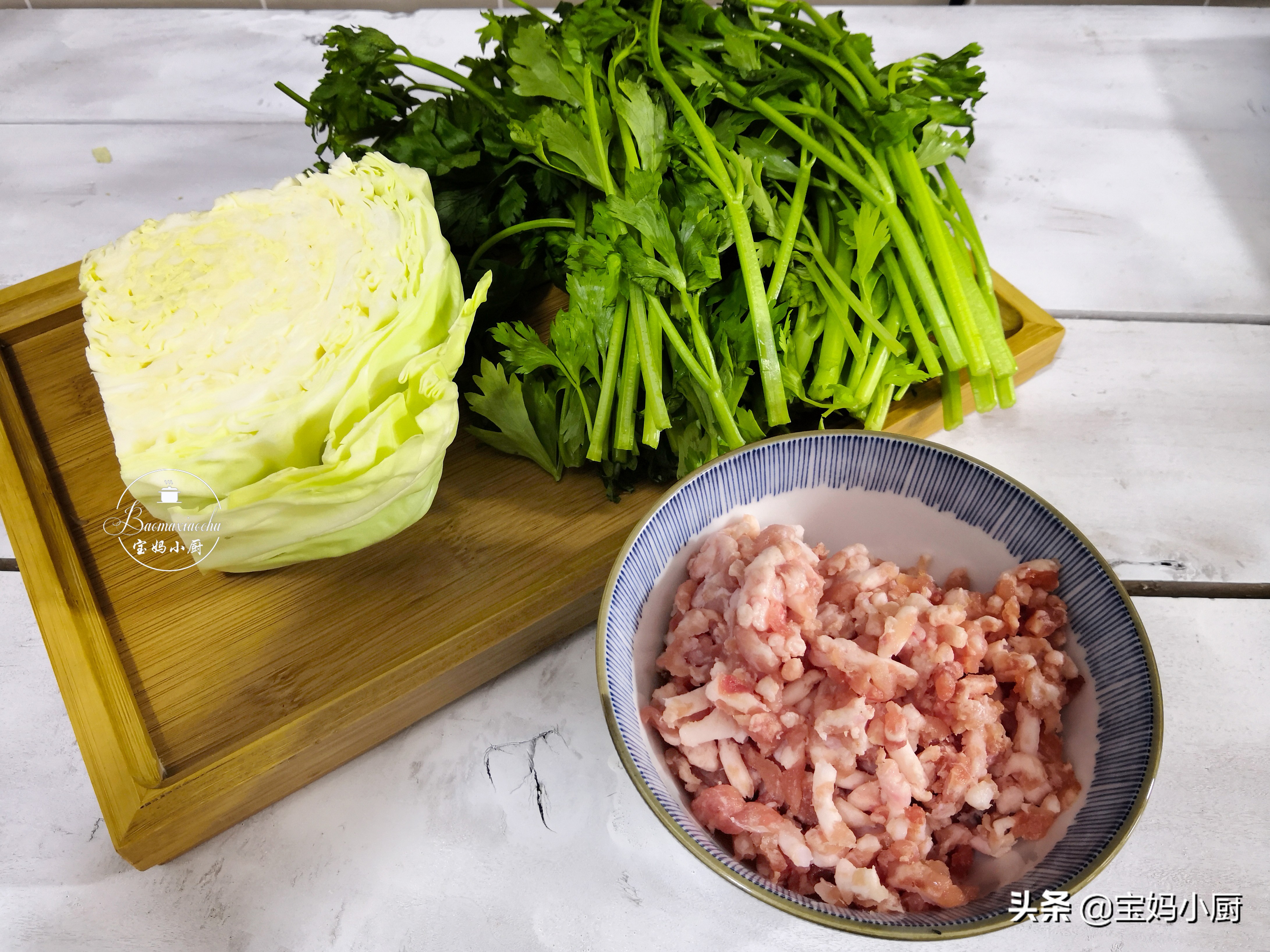 发面蒸包子怎么才能让包子软和,蒸包子不会包褶子