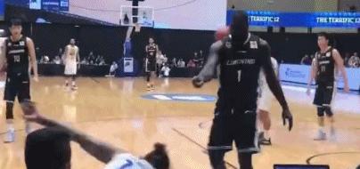 史蒂芬森步行者首秀砍31分,史蒂芬森cba战斧劈扣