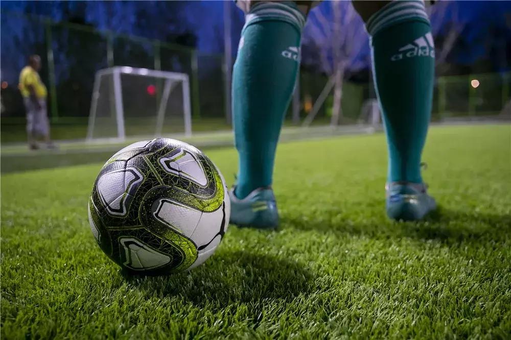 他们在曲江“争”球场……