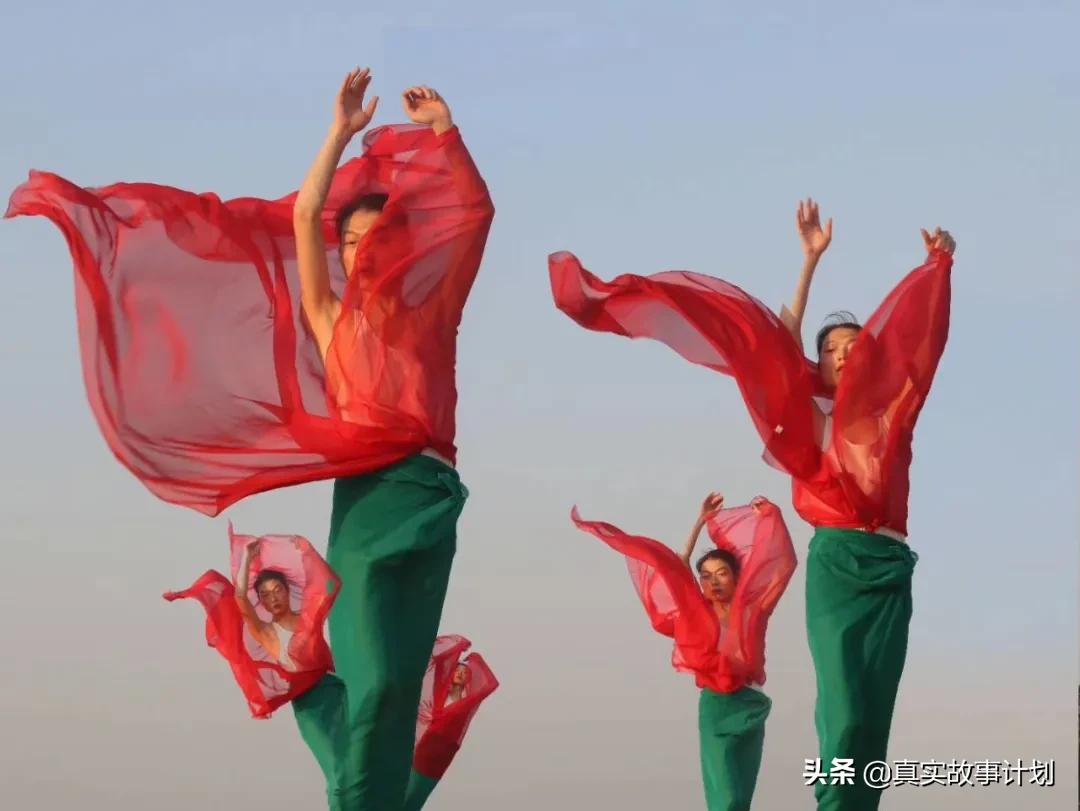 一个爱美的男人被当成妖怪：农村小伙的无性别时尚之路