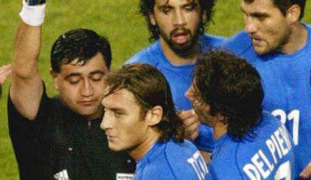 足球裁判十大var判罚,足球历史上十大争议判罚之最