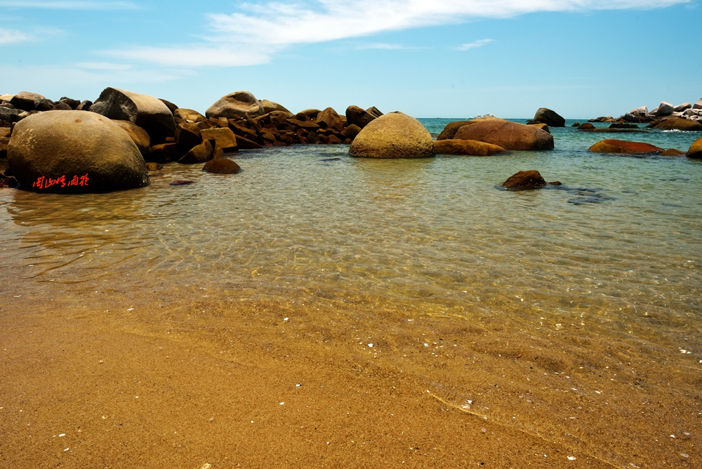 漳浦六鳌海滩上的风景,漳浦六鳌龙美湾抽象画廊