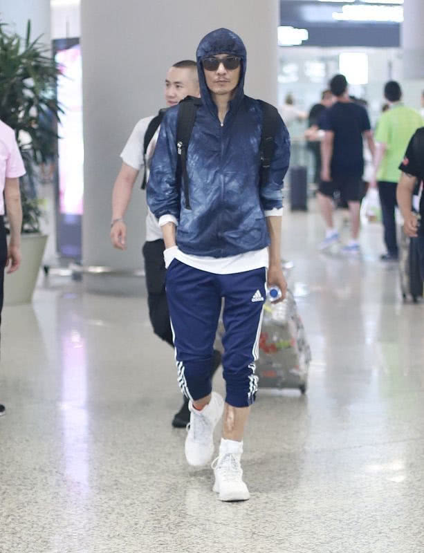 朴树戴帽子演唱会现场版完整版,朴树走机场